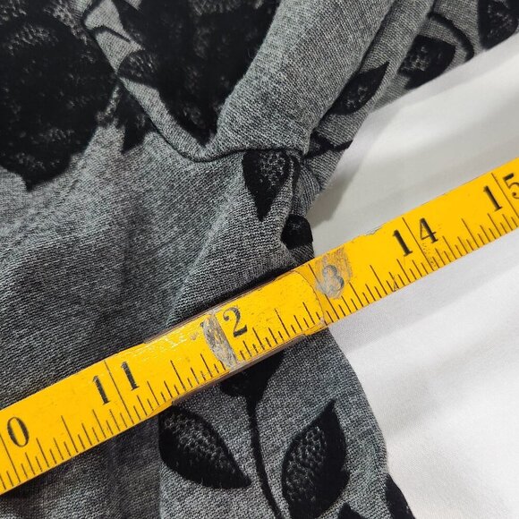 White House Black Market gray blouse with black roses. Size 0
Lot I - Picture 4 of 5